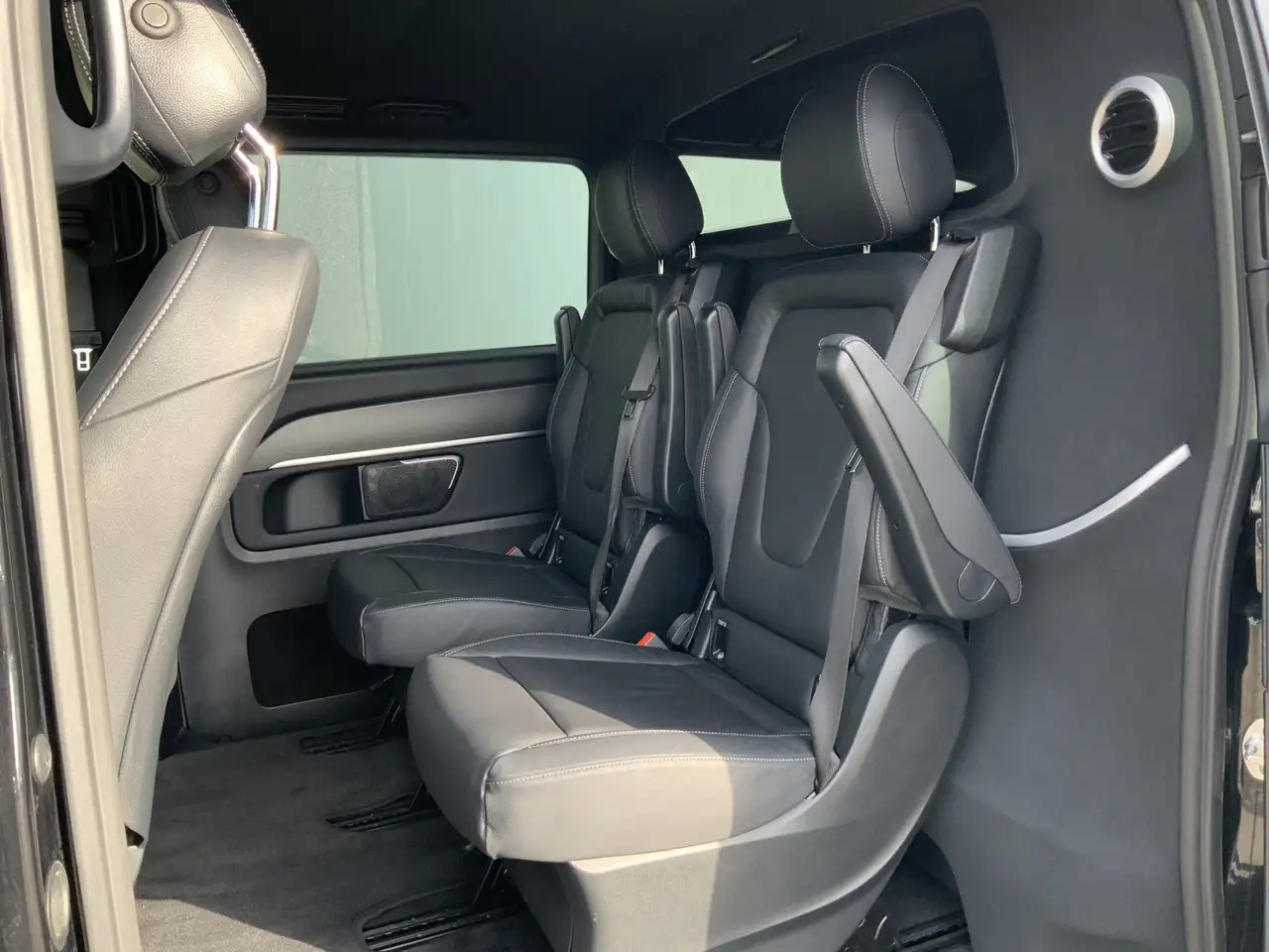 Mercedes-Benz V 300 300d Extra Lang Dub Cab Autom. Avantgarde Edition - Carrinha cabine dupla: foto 3 Mercedes-Benz V 300 300d Extra Lang Dub Cab Autom. Avantgarde Edition - Carrinha cabine dupla: foto 3