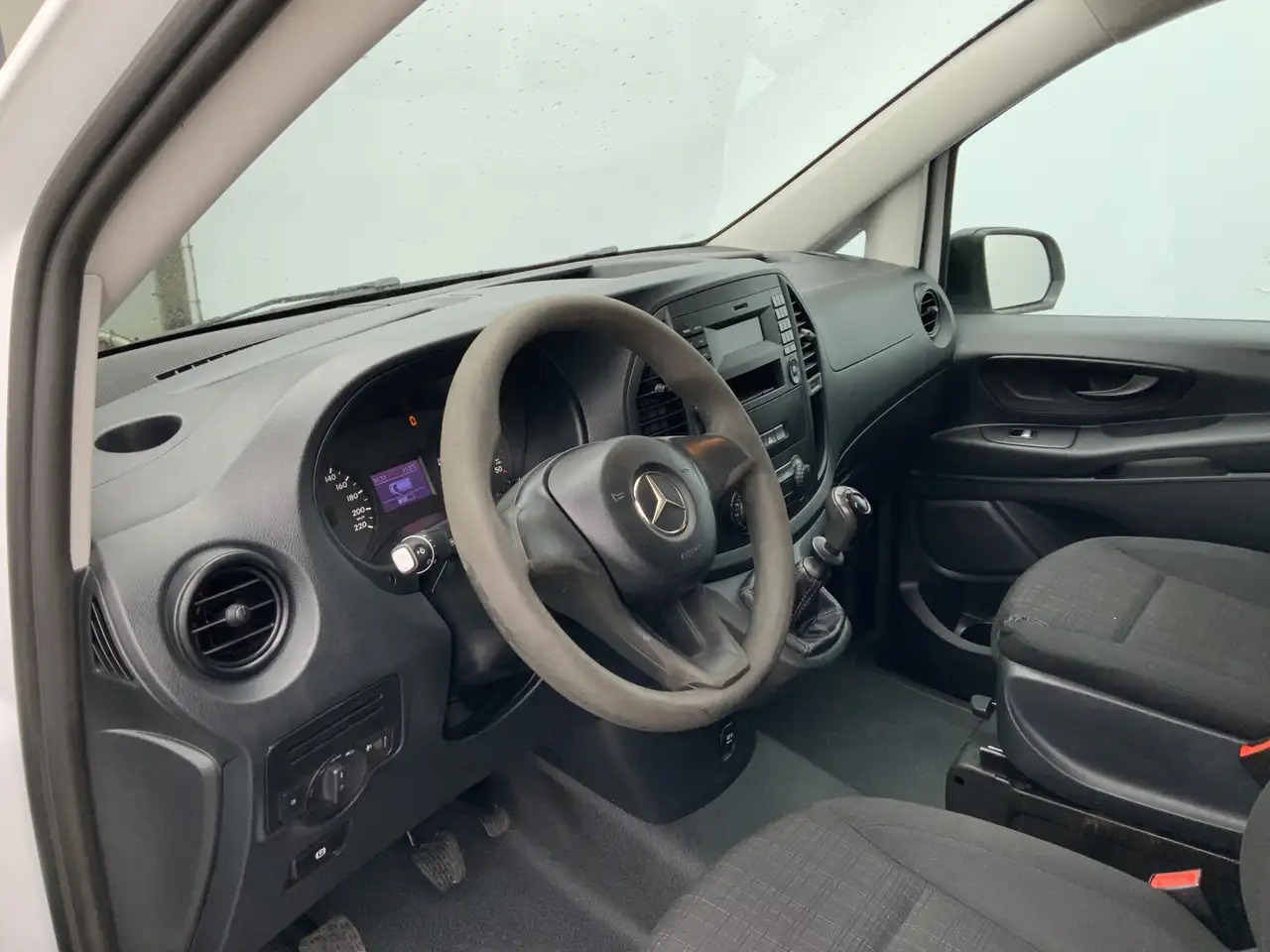Mercedes-Benz Vito 111 CDI Functional Airco Trekhaak 2000 kg (Schades - Furgão: foto 5 Mercedes-Benz Vito 111 CDI Functional Airco Trekhaak 2000 kg (Schades - Furgão: foto 5