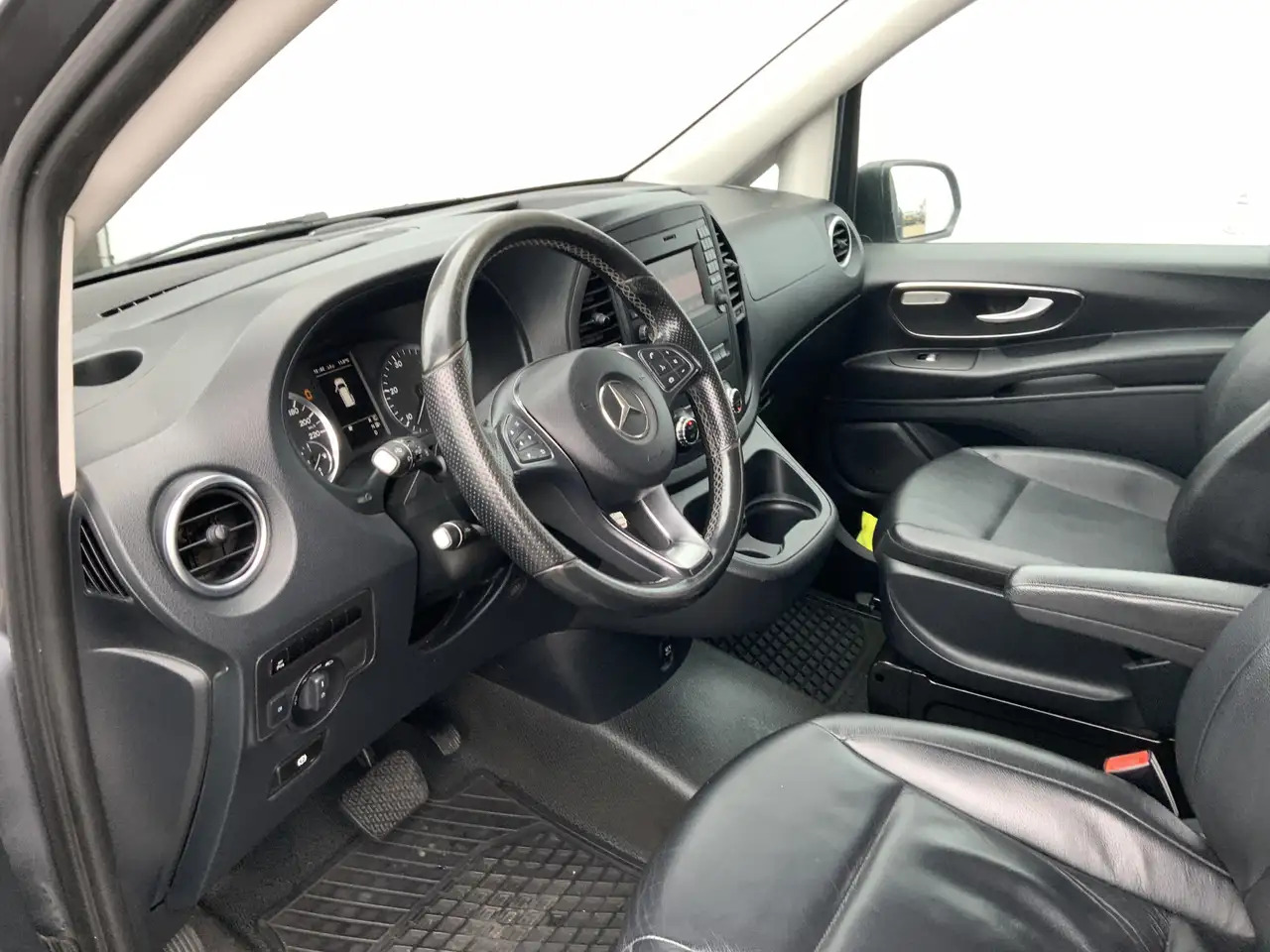 Furgão Mercedes-Benz Vito 116 CDI Lang Automaat Airco Cruise Camera Trekhaak: foto 10 Furgão Mercedes-Benz Vito 116 CDI Lang Automaat Airco Cruise Camera Trekhaak: foto 10