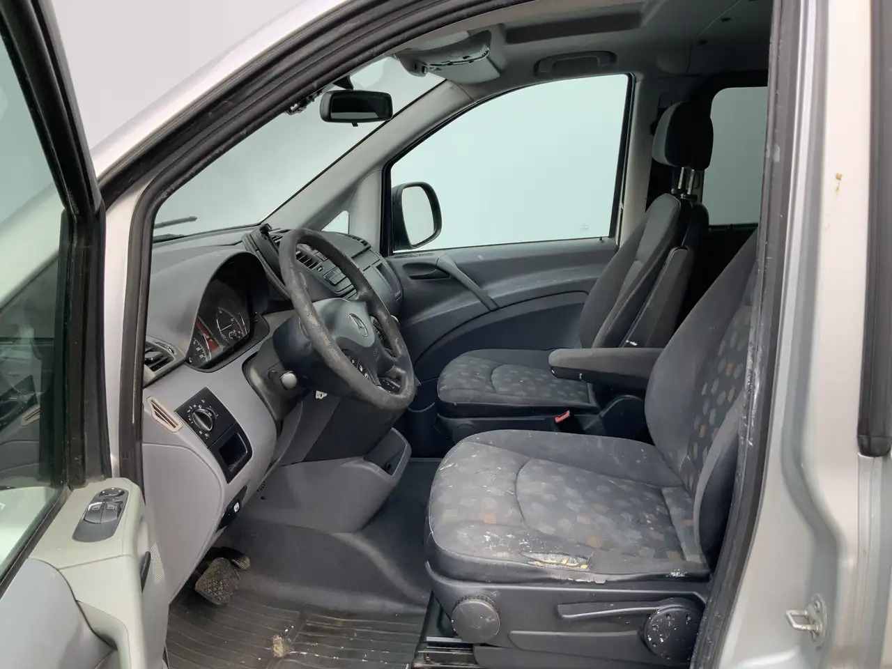 Mercedes-Benz Vito 120 CDI 3.0 V6 Dubb.Cab Autom. 5 Zits Airco Alu Ve - Carrinha cabine dupla: foto 3 Mercedes-Benz Vito 120 CDI 3.0 V6 Dubb.Cab Autom. 5 Zits Airco Alu Ve - Carrinha cabine dupla: foto 3
