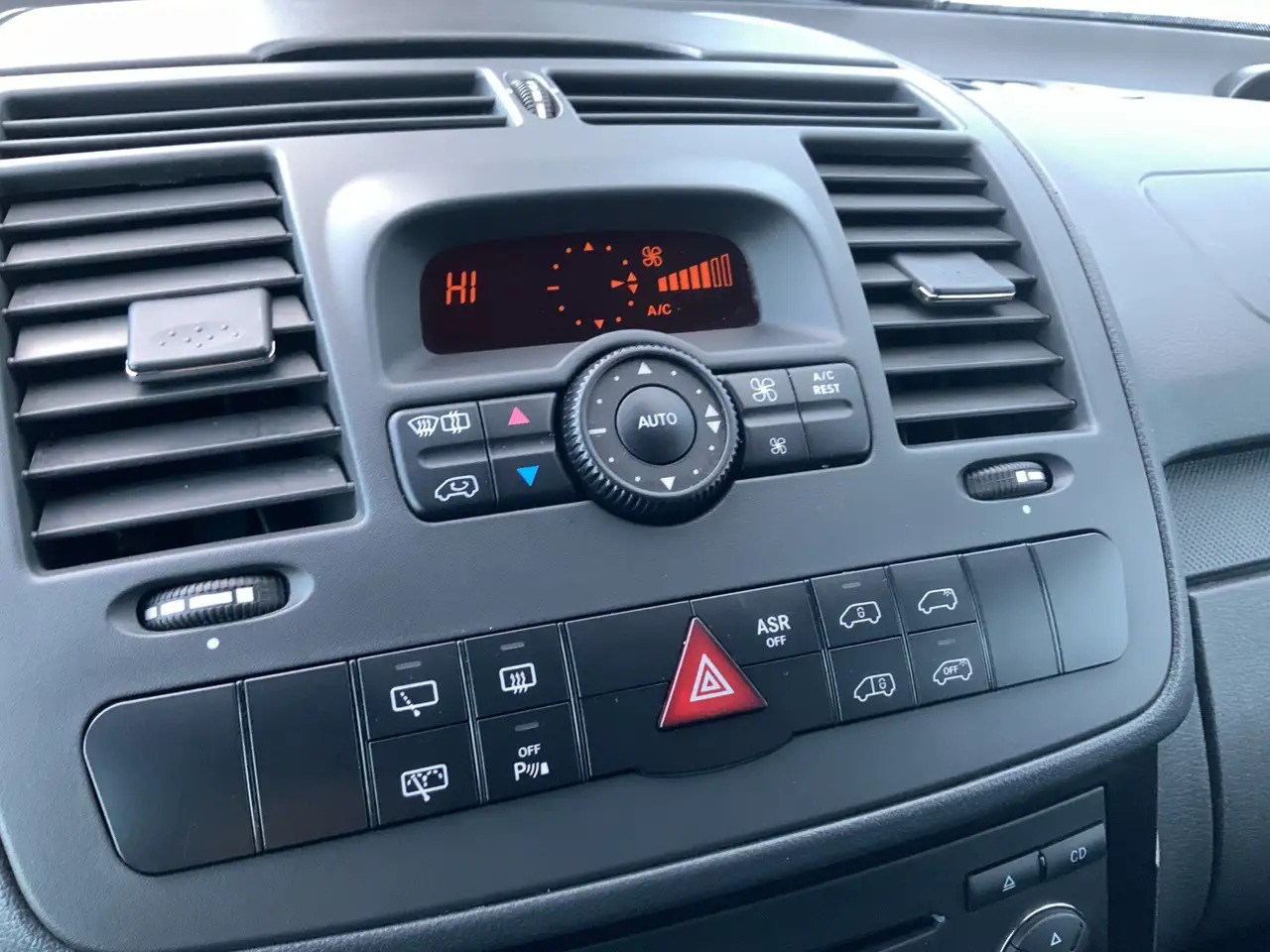 Mercedes-Benz Vito 122 CDI 320 Automaat Airco 2 Zits Leer Trekhaak 20 - Furgão: foto 4 Mercedes-Benz Vito 122 CDI 320 Automaat Airco 2 Zits Leer Trekhaak 20 - Furgão: foto 4