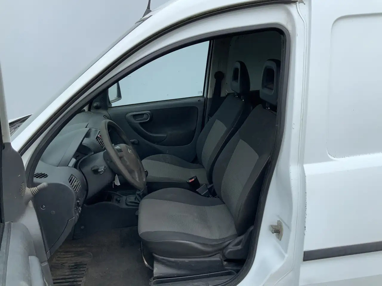 Opel Combo 1.3 CDTi Selection Trekhaak 1000 kg Euro 5 - Furgão compacto: foto 4 Opel Combo 1.3 CDTi Selection Trekhaak 1000 kg Euro 5 - Furgão compacto: foto 4