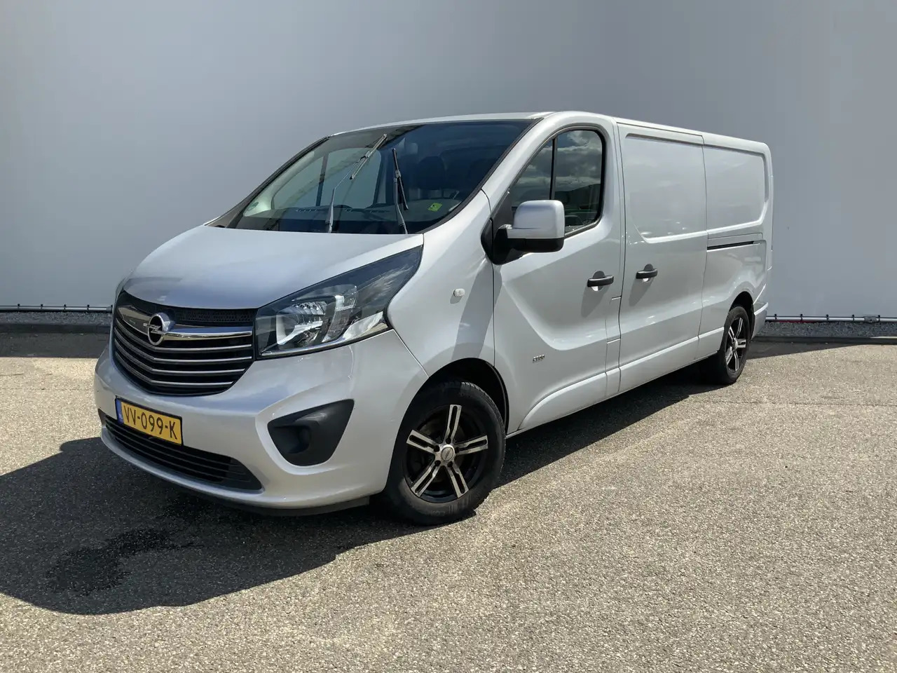 Opel Vivaro 1.6 CDTI L2H1 Sport EcoFlex (MOTOR DEFECT !!!!)Air - Furgão: foto 1 Opel Vivaro 1.6 CDTI L2H1 Sport EcoFlex (MOTOR DEFECT !!!!)Air - Furgão: foto 1