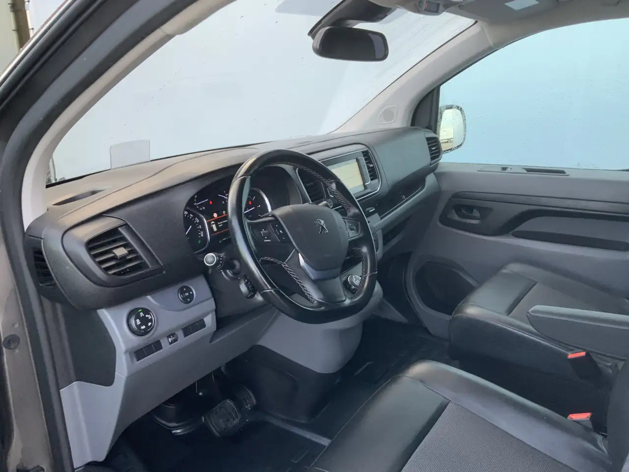 Peugeot Expert 227S 2.0 BlueHD(Koppakking Defect ) 180 Premium Pa - Furgão: foto 5 Peugeot Expert 227S 2.0 BlueHD(Koppakking Defect ) 180 Premium Pa - Furgão: foto 5