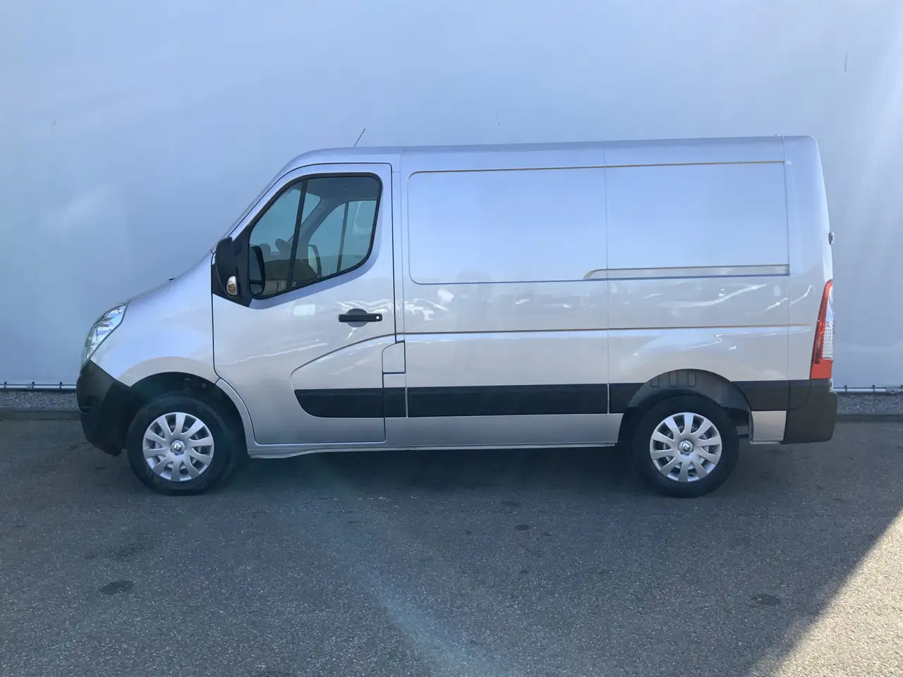 Renault Master T33 2.3 dCi L1H1Airco Cruise 3 Zits Trekhaak 2500 - Furgão: foto 3 Renault Master T33 2.3 dCi L1H1Airco Cruise 3 Zits Trekhaak 2500 - Furgão: foto 3