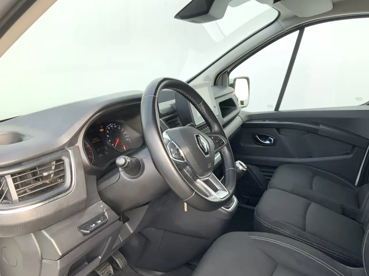 Renault Trafic 2.0 dCi 130 T30 L2H1 Work Edition Airco Cruise Nav - Furgão: foto 5 Renault Trafic 2.0 dCi 130 T30 L2H1 Work Edition Airco Cruise Nav - Furgão: foto 5