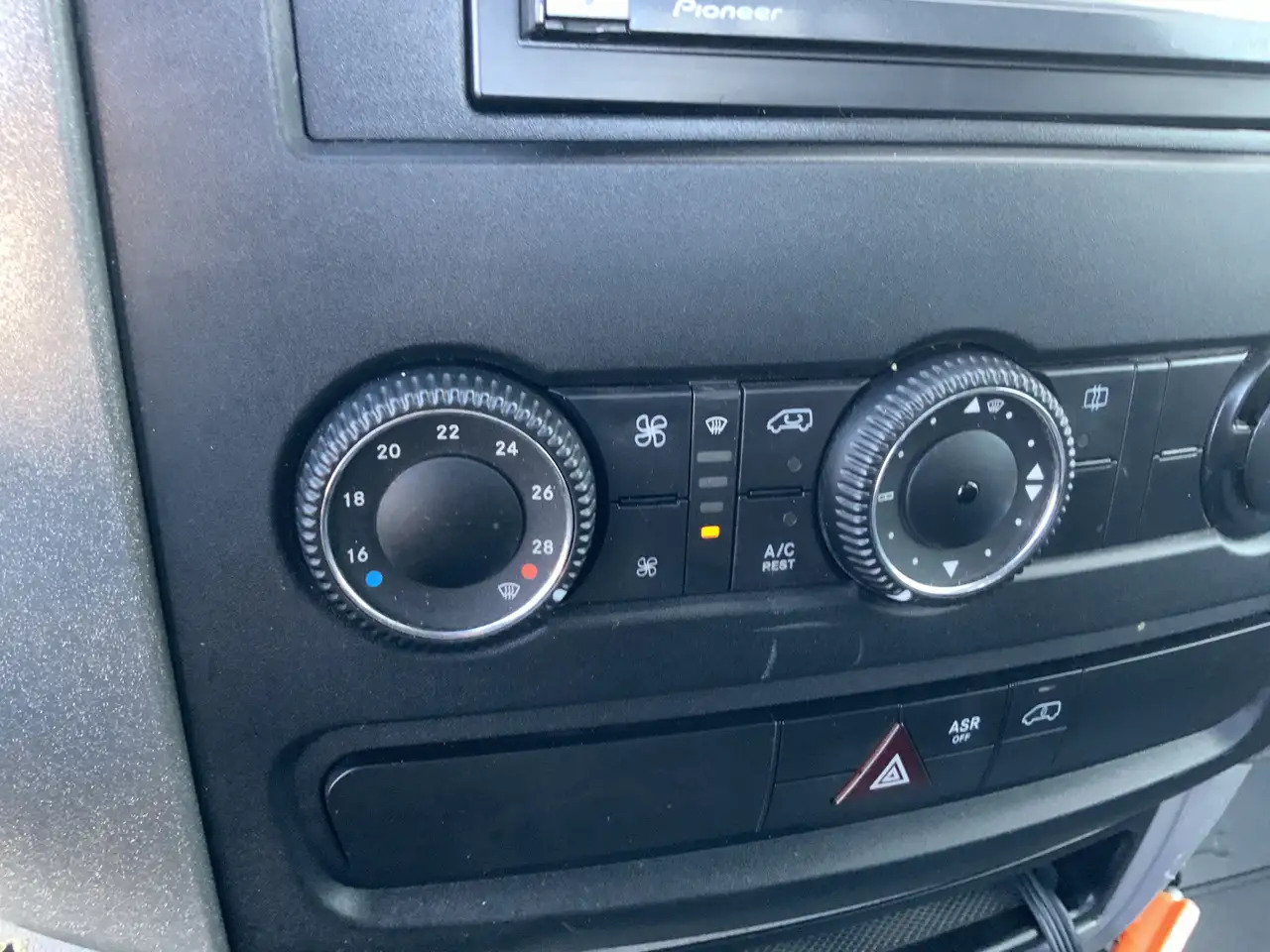 Volkswagen Crafter 50 2.0 TDI L2H1Pick Up Airco Cruise Trekhaak 3500 - Carrinha de caixa aberta: foto 5 Volkswagen Crafter 50 2.0 TDI L2H1Pick Up Airco Cruise Trekhaak 3500 - Carrinha de caixa aberta: foto 5