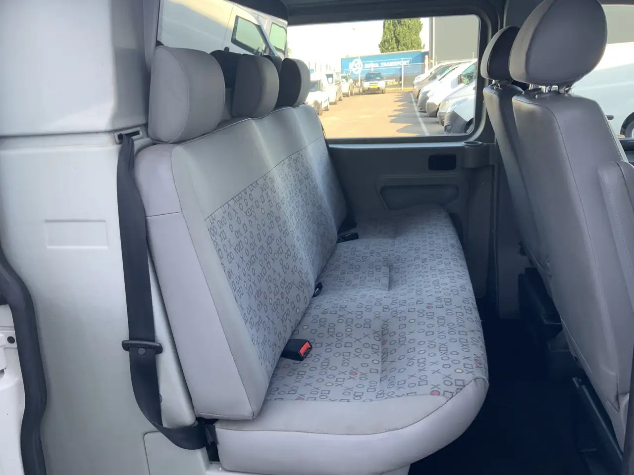 Volkswagen T5 Transporter 2.5 TDI 300 Budgetline Automaat DubCab Airco Trekh - Carrinha cabine dupla: foto 4 Volkswagen T5 Transporter 2.5 TDI 300 Budgetline Automaat DubCab Airco Trekh - Carrinha cabine dupla: foto 4