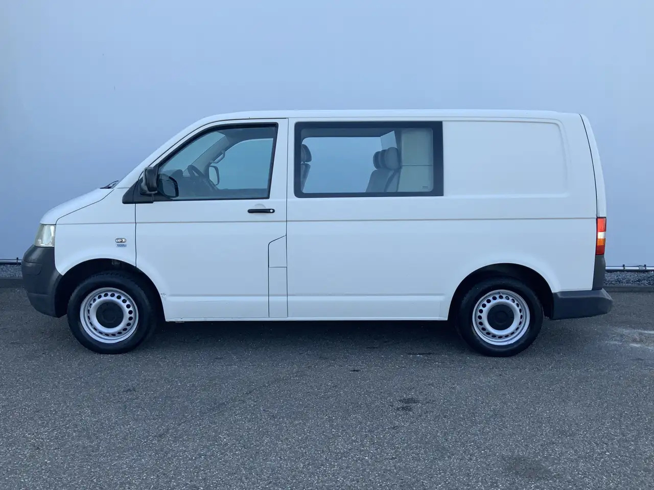Volkswagen T5 Transporter 2.5 TDI 300 Budgetline Automaat DubCab Airco Trekh - Carrinha cabine dupla: foto 3 Volkswagen T5 Transporter 2.5 TDI 300 Budgetline Automaat DubCab Airco Trekh - Carrinha cabine dupla: foto 3