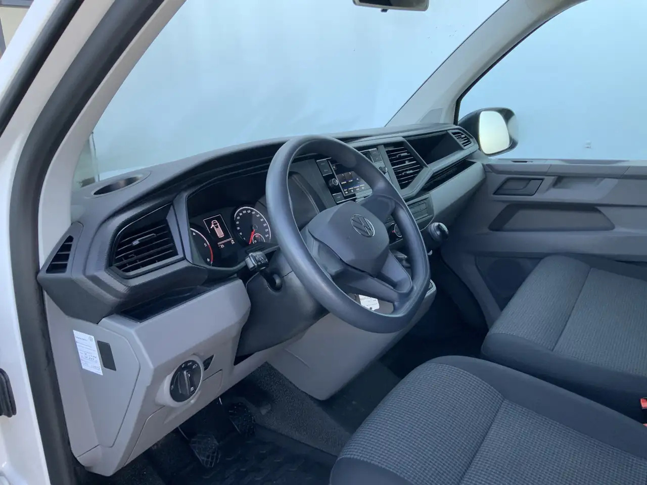 Volkswagen T6.1 Transporter 2.0 TDI L1H1 26 Economy Business - Furgão: foto 5 Volkswagen T6.1 Transporter 2.0 TDI L1H1 26 Economy Business - Furgão: foto 5