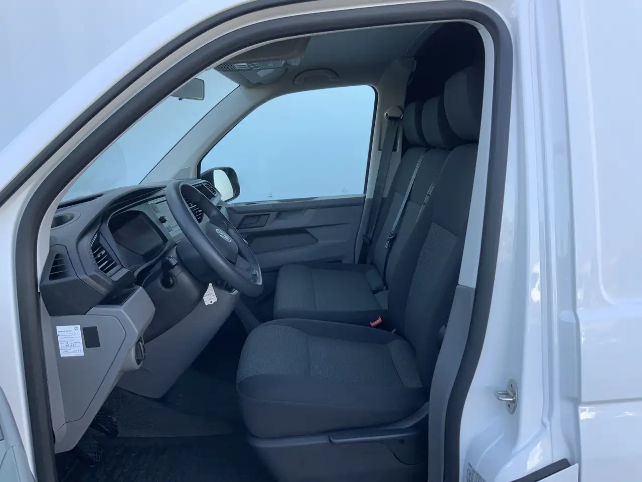 Volkswagen T6.1 Transporter 2.0 TDI L1H1 26 Economy Business - Furgão: foto 4 Volkswagen T6.1 Transporter 2.0 TDI L1H1 26 Economy Business - Furgão: foto 4