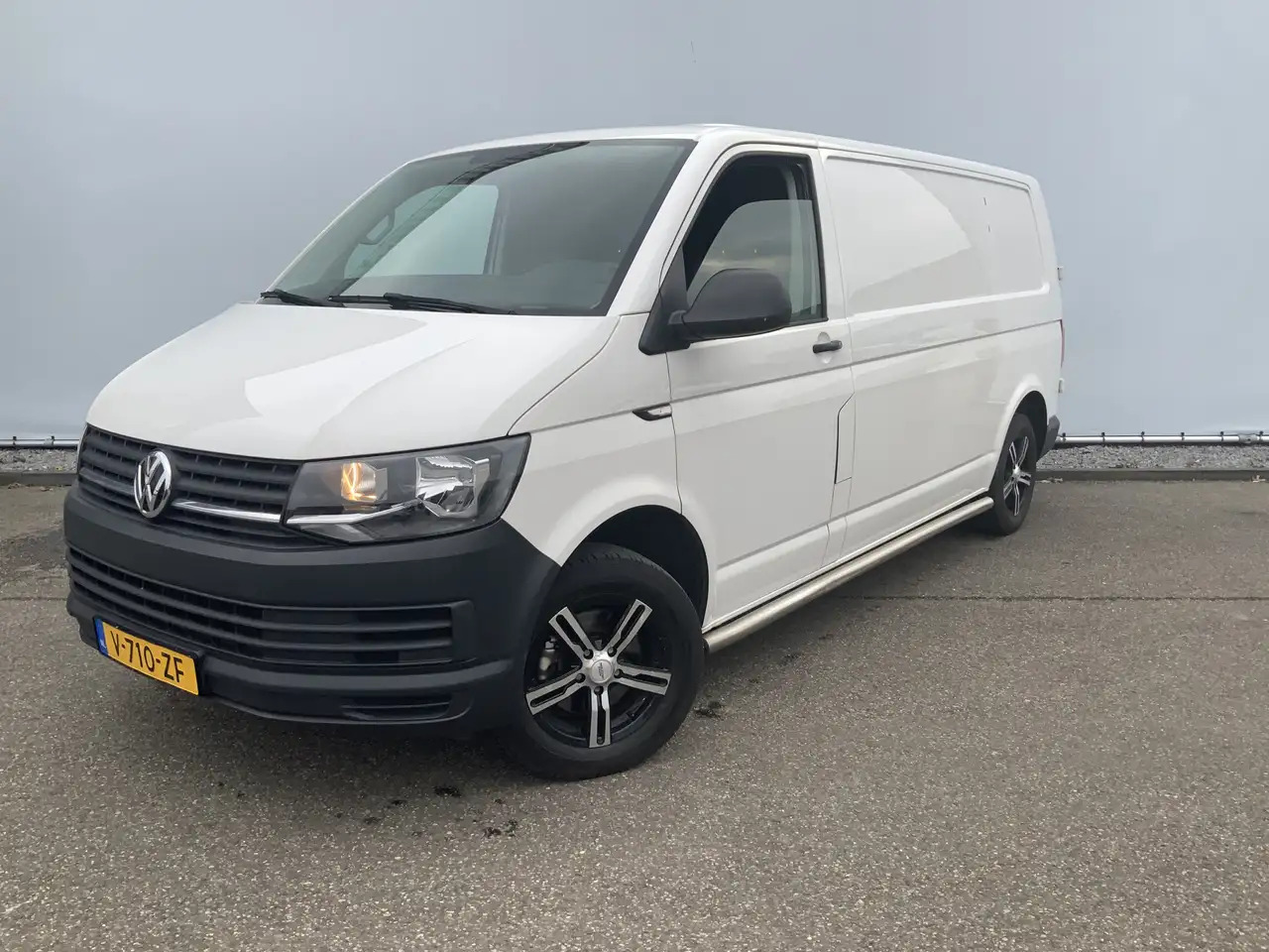 Volkswagen T6 Transporter 2.0 TDI L2H1 Airco Navi Trekhaak 2200 kg 3 Zits Al - Furgão: foto 1 Volkswagen T6 Transporter 2.0 TDI L2H1 Airco Navi Trekhaak 2200 kg 3 Zits Al - Furgão: foto 1