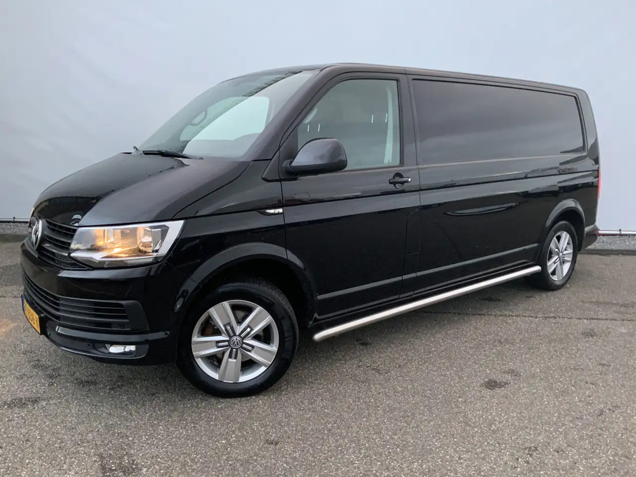 Volkswagen T6 Transporter 2.0 TDI L2H2 Highline Automaat Airco Cruise Navi A - Furgão: foto 1 Volkswagen T6 Transporter 2.0 TDI L2H2 Highline Automaat Airco Cruise Navi A - Furgão: foto 1