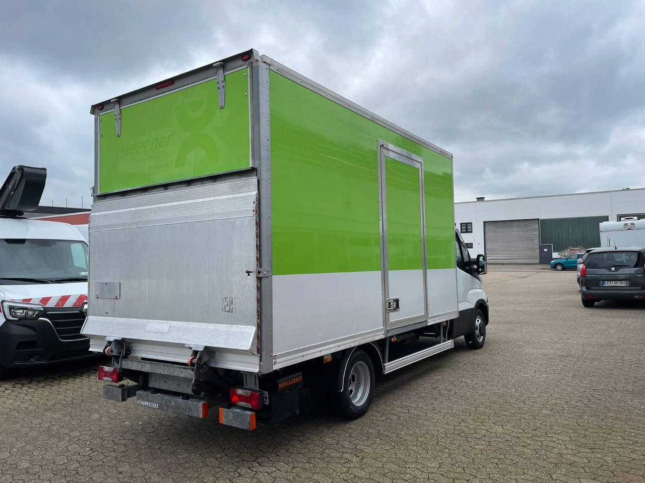 Iveco Daily 35C15 Koffer 4.2m Ladebordwand - Carrinha de contentor: foto 4 Iveco Daily 35C15 Koffer 4.2m Ladebordwand - Carrinha de contentor: foto 4