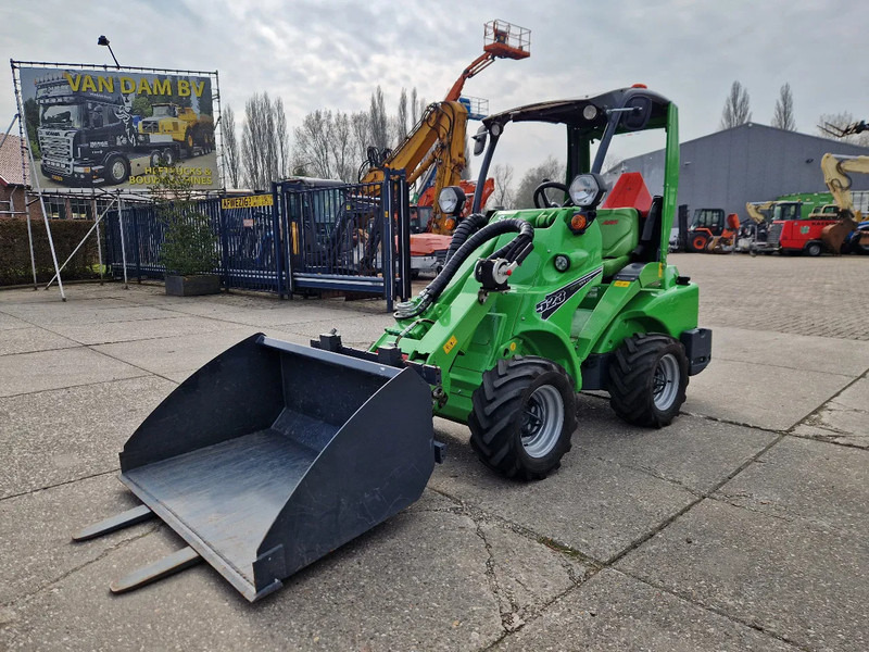 Avant M523 met 317 uur, in nieuwstaat!! - Mini pá carregadora de rastos: foto 1 Avant M523 met 317 uur, in nieuwstaat!! - Mini pá carregadora de rastos: foto 1