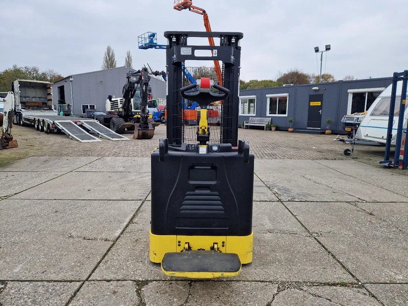 Hyster S1.5S elektrische stapelaar - Stacker: foto 5 Hyster S1.5S elektrische stapelaar - Stacker: foto 5