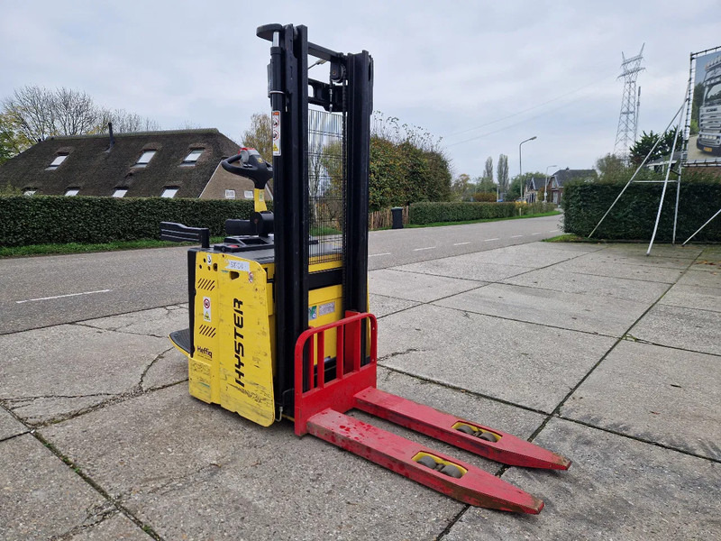 Hyster S1.5S elektrische stapelaar hefhoogte 3.17m. - Stacker: foto 2 Hyster S1.5S elektrische stapelaar hefhoogte 3.17m. - Stacker: foto 2