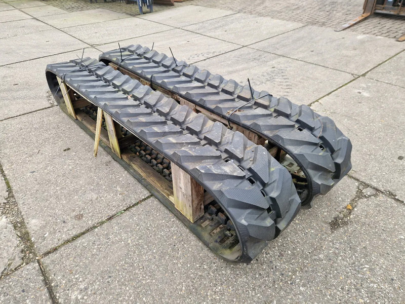 Komatsu nieuwe tracks t.b.v. PC75 tot PC88 - Rasto por Camião: foto 2 Komatsu nieuwe tracks t.b.v. PC75 tot PC88 - Rasto por Camião: foto 2