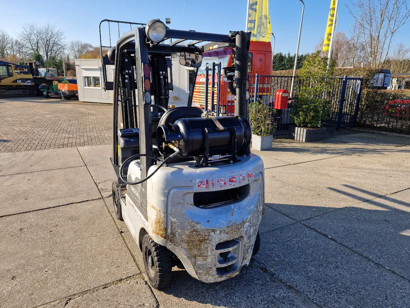 Nissan 1.8 ton LPG met triplomast en sideshift - Empilhadeira a gás: foto 4 Nissan 1.8 ton LPG met triplomast en sideshift - Empilhadeira a gás: foto 4