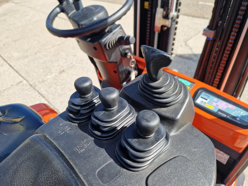 Empilhadeira elétrica Toyota 1500 kg. elektrisch hefhoogte 5.00m.: foto 10