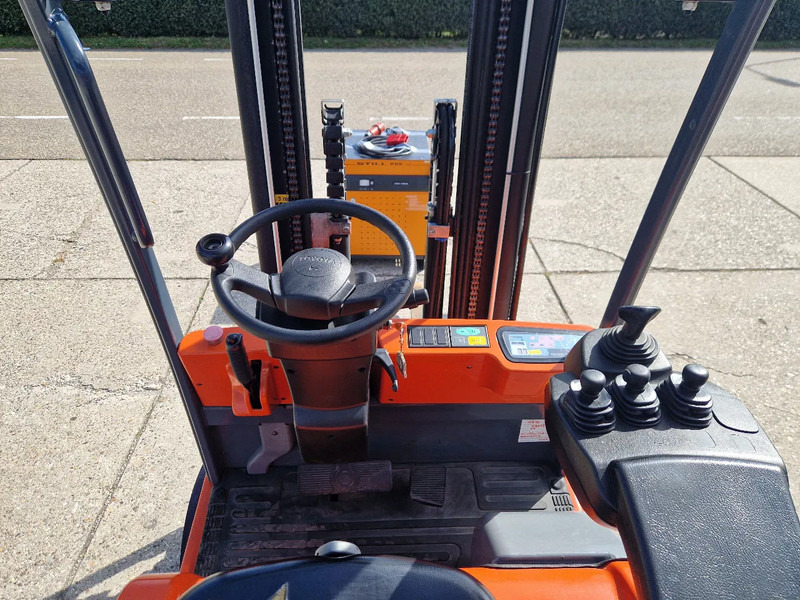 Empilhadeira elétrica Toyota 1500 kg. elektrisch hefhoogte 5.00m.: foto 9