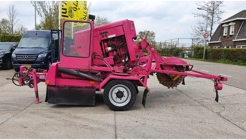 VERMEER SC1102 stobbenfrees/stronkenfrees op aanhanger - Triturador de tocos: foto 1 VERMEER SC1102 stobbenfrees/stronkenfrees op aanhanger - Triturador de tocos: foto 1