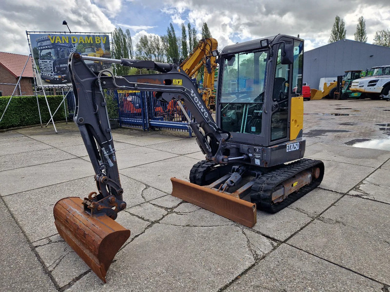 Volvo ECR25D met 2562 uur - Mini escavadeira: foto 1 Volvo ECR25D met 2562 uur - Mini escavadeira: foto 1