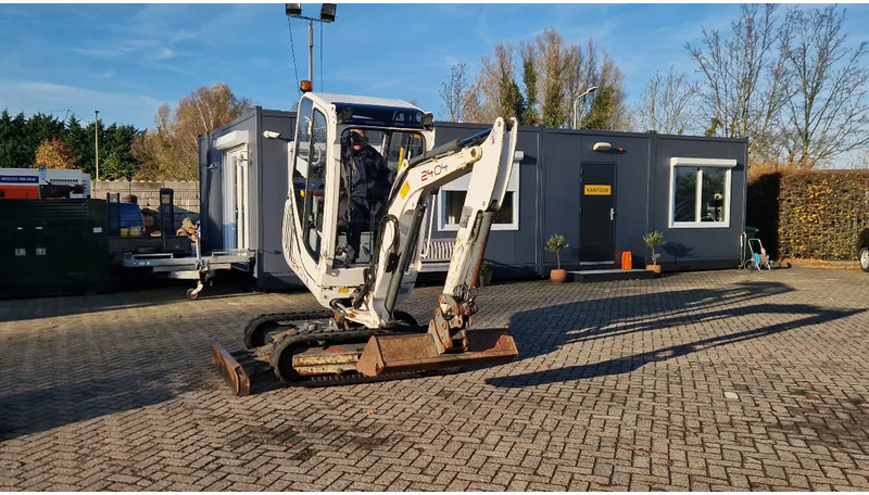 WACKER NEUSON 2404RD kan op een (berg)helling draaien - Mini escavadeira: foto 1 WACKER NEUSON 2404RD kan op een (berg)helling draaien - Mini escavadeira: foto 1