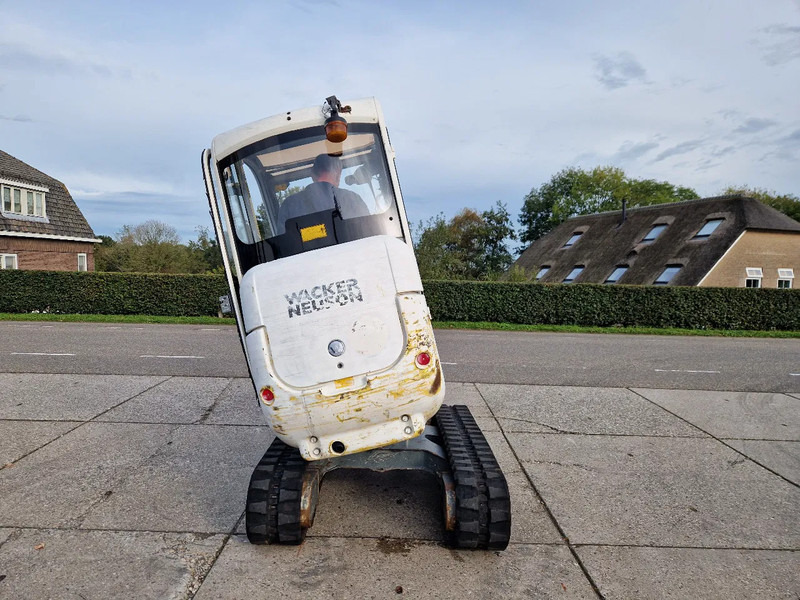 WACKER NEUSON 2404RD, kan op een berghelling draaien - Mini escavadeira: foto 2 WACKER NEUSON 2404RD, kan op een berghelling draaien - Mini escavadeira: foto 2