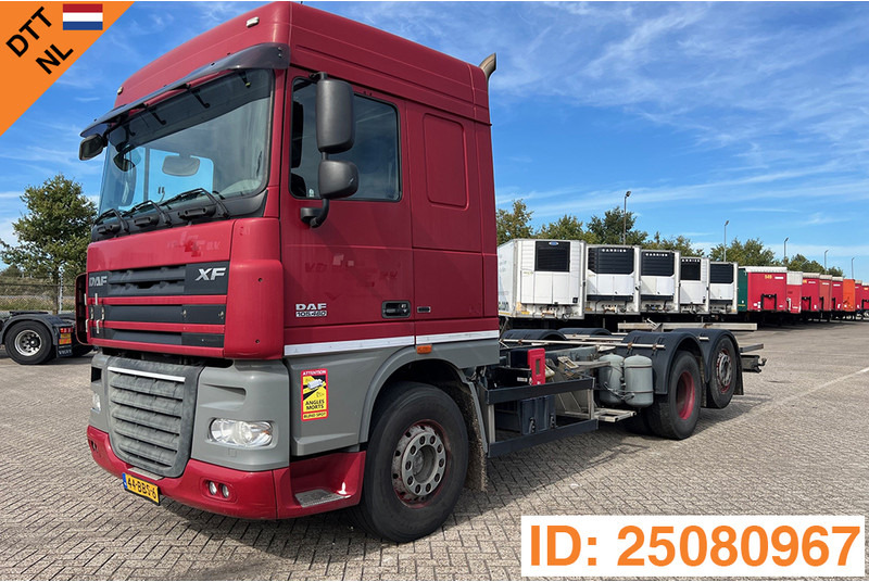DAF XF105.460 Space Cab - Camião chassi: foto 1 DAF XF105.460 Space Cab - Camião chassi: foto 1
