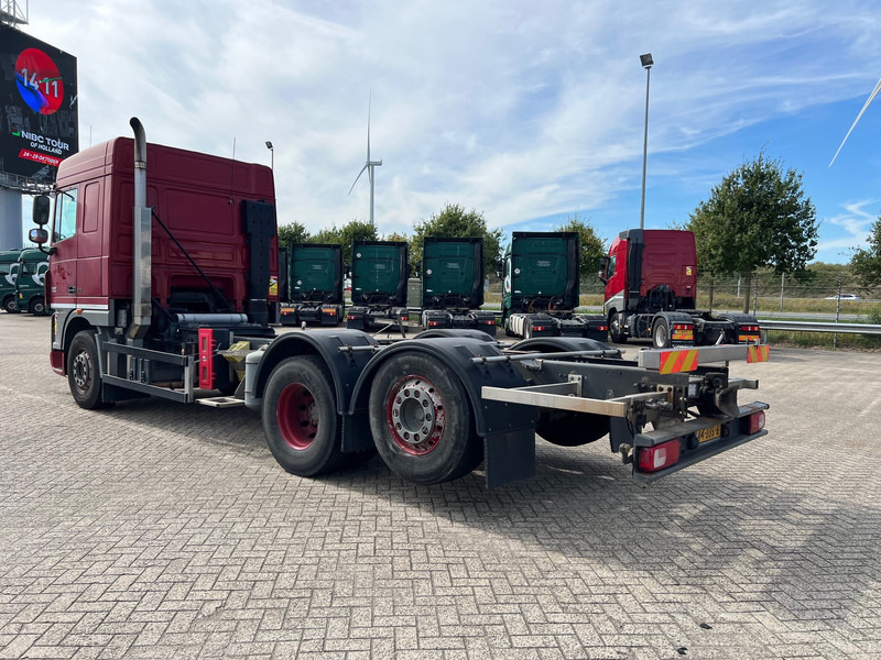 Camião chassi DAF XF105.460 Space Cab: foto 10