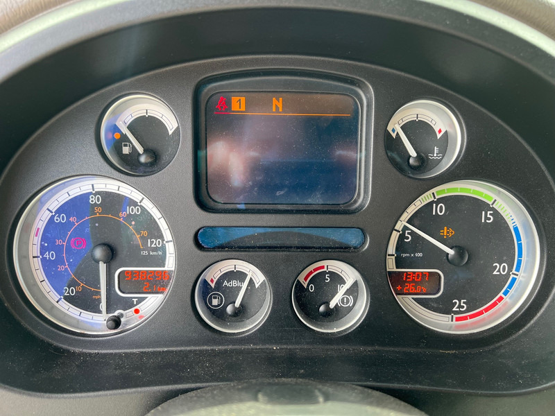Camião chassi DAF XF105.460 Space Cab: foto 16