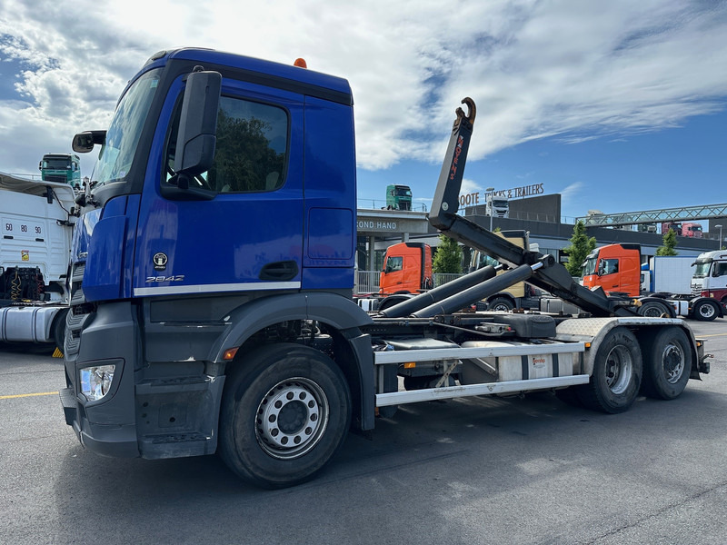 Camião polibenne Mercedes-Benz Actros 2842 - 6x2: foto 10