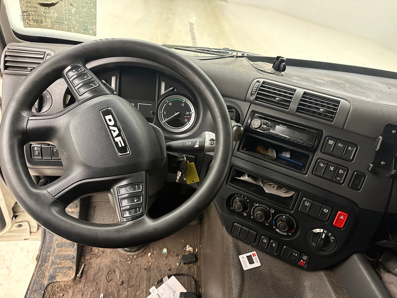 Fotografia de interior 1: Tractor DAF CF 460