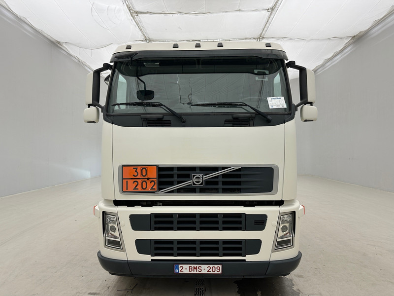 Volvo FH 440 - 6x2* - Caminhão tanque: foto 2 Volvo FH 440 - 6x2* - Caminhão tanque: foto 2