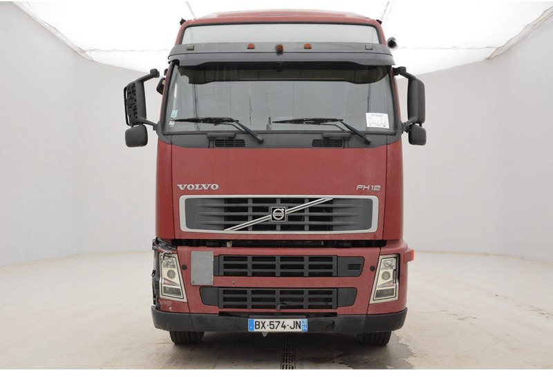 Volvo FH12.460 Globetrotter - Camião de caixa aberta/ Plataforma: foto 2 Volvo FH12.460 Globetrotter - Camião de caixa aberta/ Plataforma: foto 2