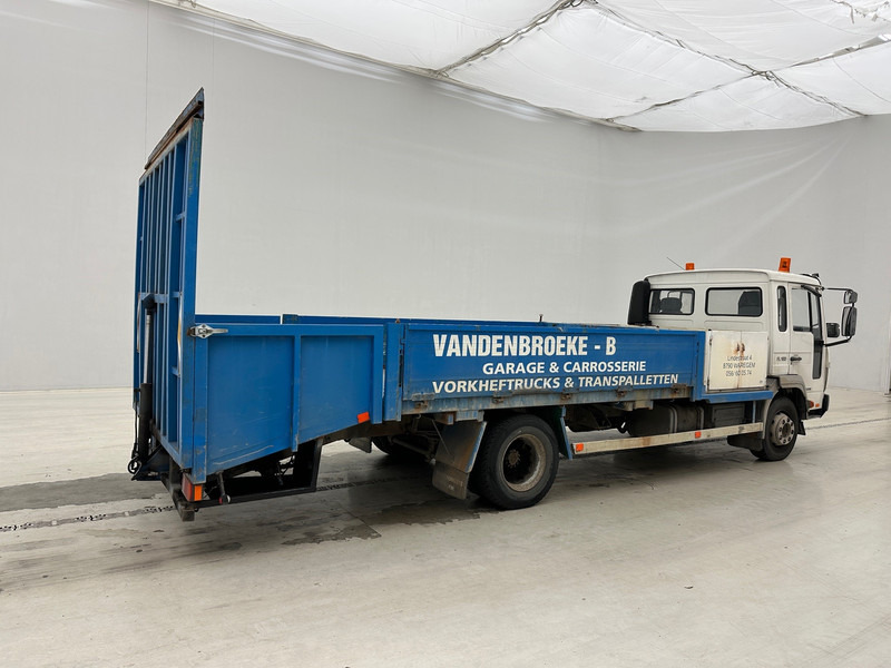 Volvo FL 180 - Camião basculante: foto 4 Volvo FL 180 - Camião basculante: foto 4