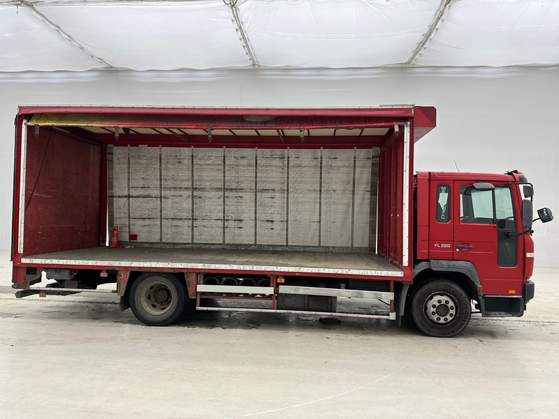 Volvo FL 220 - Camião de lona: foto 4 Volvo FL 220 - Camião de lona: foto 4