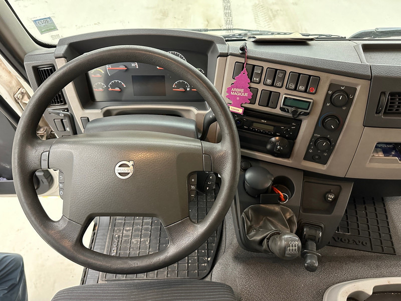 Fotografia de interior 2: Camião furgão Volvo FL 240