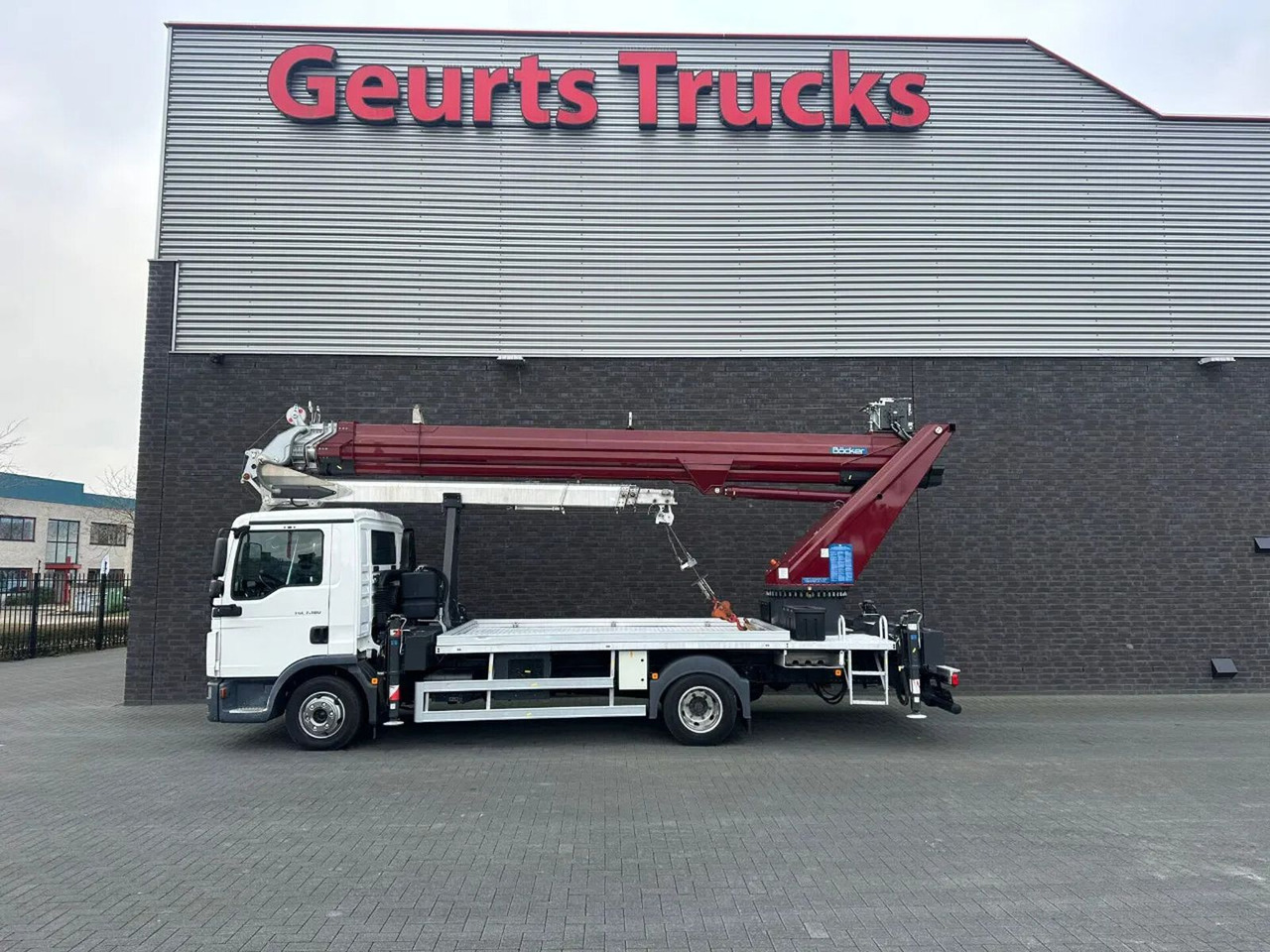 MAN TGL 7.180 4X2 BB BOCKER AK37/4000 + JIB MONTAGEK - Camião grua: foto 1 MAN TGL 7.180 4X2 BB BOCKER AK37/4000 + JIB MONTAGEK - Camião grua: foto 1