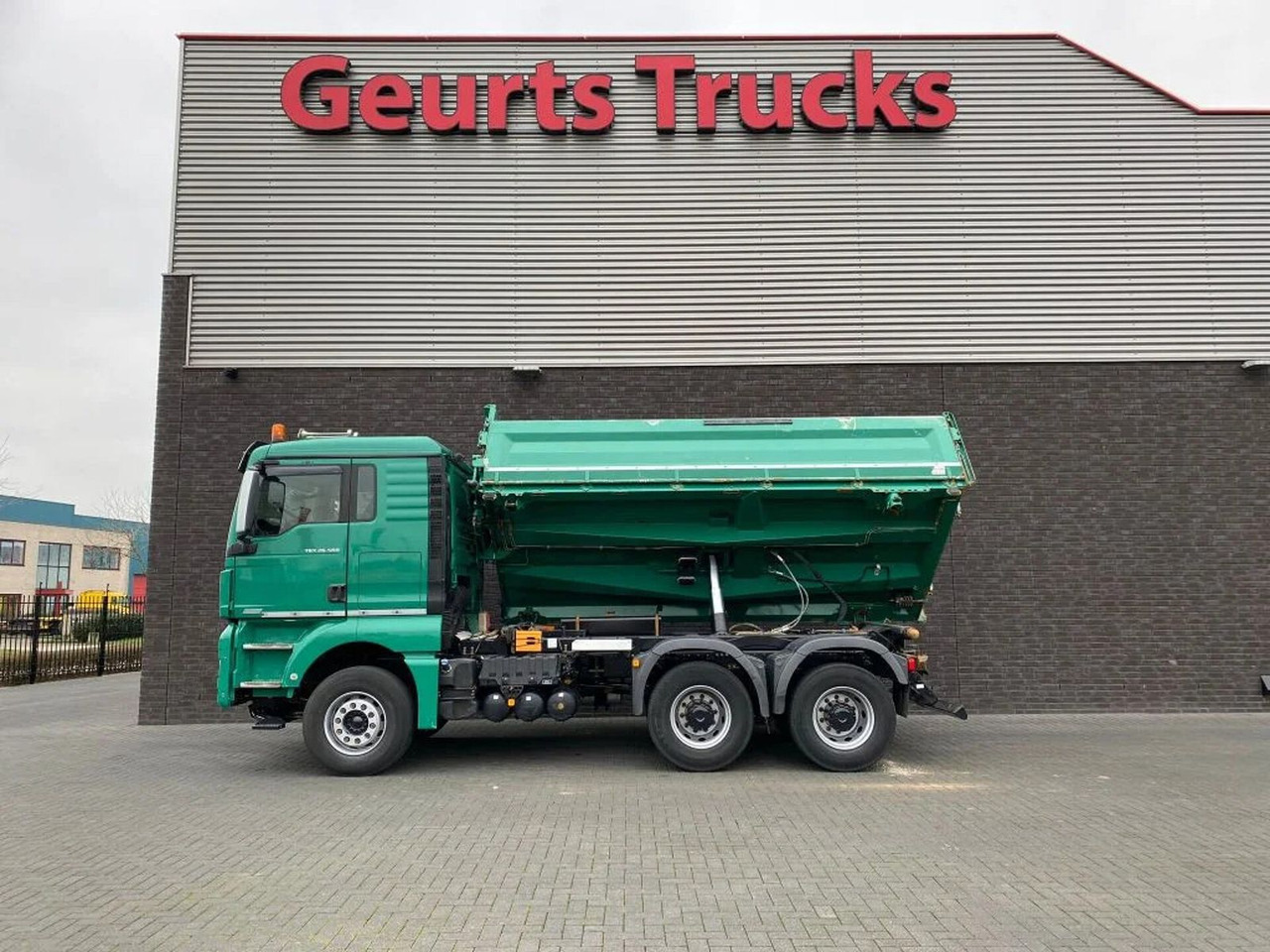 MAN TGX 26.560 6X4 BB + 3 ZIJDIGE KIPPER/TIPPER BORD - Camião basculante: foto 4 MAN TGX 26.560 6X4 BB + 3 ZIJDIGE KIPPER/TIPPER BORD - Camião basculante: foto 4