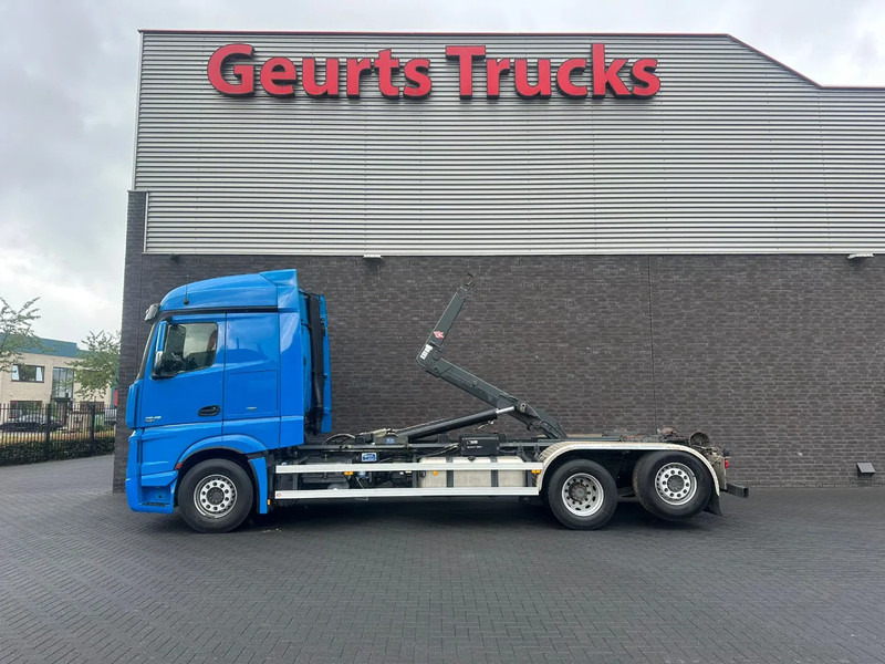Mercedes-Benz Actros 2545 6X2 MET HIAB MULTILIFT XR21S61 HAAKARMSYSTEEM / ABROLLKIPPER / HOOKLIFT - Camião polibenne: foto 1 Mercedes-Benz Actros 2545 6X2 MET HIAB MULTILIFT XR21S61 HAAKARMSYSTEEM / ABROLLKIPPER / HOOKLIFT - Camião polibenne: foto 1