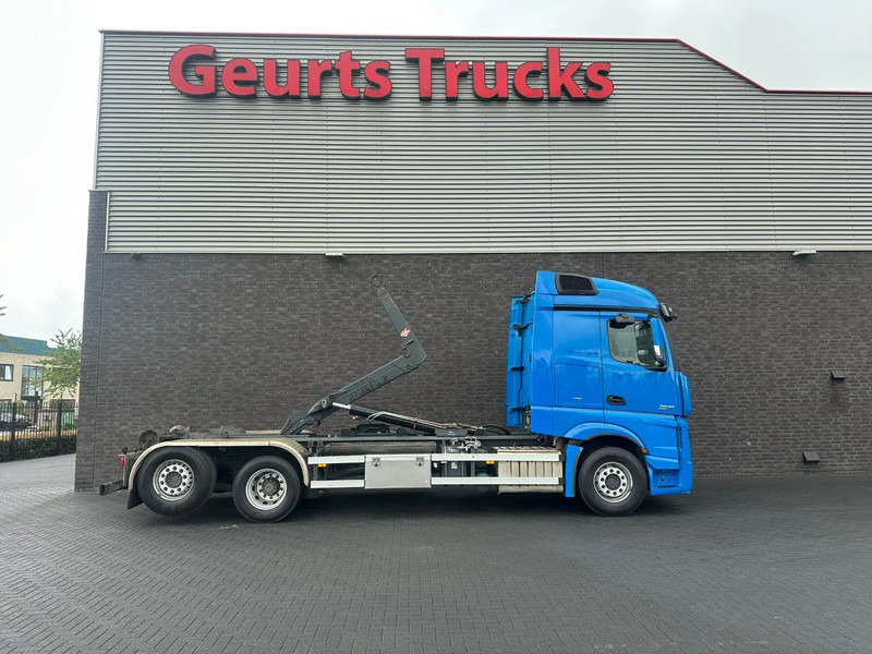 Mercedes-Benz Actros 2545 6X2 MET HIAB MULTILIFT XR21S61 HAAKARMSYSTEEM / ABROLLKIPPER / HOOKLIFT - Camião polibenne: foto 4 Mercedes-Benz Actros 2545 6X2 MET HIAB MULTILIFT XR21S61 HAAKARMSYSTEEM / ABROLLKIPPER / HOOKLIFT - Camião polibenne: foto 4