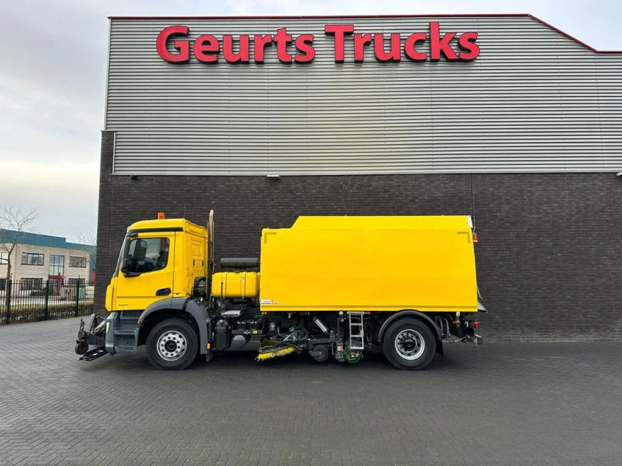 Mercedes-Benz Arocs 1824 4X2 BEAM A9000 SWEEPING TRUCK/ KEHRMA - Varredora urbana: foto 1 Mercedes-Benz Arocs 1824 4X2 BEAM A9000 SWEEPING TRUCK/ KEHRMA - Varredora urbana: foto 1
