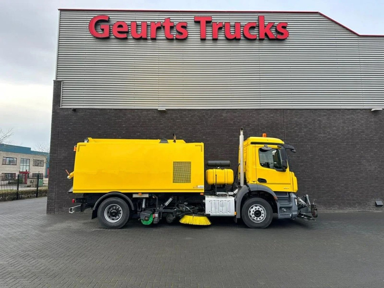 Mercedes-Benz Arocs 1824 4X2 BEAM A9000 SWEEPING TRUCK/ KEHRMA - Varredora urbana: foto 4 Mercedes-Benz Arocs 1824 4X2 BEAM A9000 SWEEPING TRUCK/ KEHRMA - Varredora urbana: foto 4