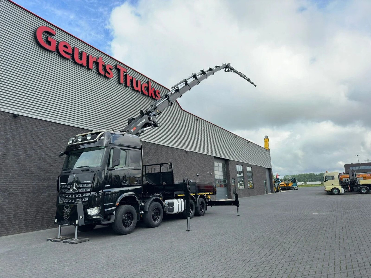 Mercedes-Benz Arocs 3251 8X4 + HIAB 1058 E-8 + JIB 150X-6 JDC - Camião grua: foto 2 Mercedes-Benz Arocs 3251 8X4 + HIAB 1058 E-8 + JIB 150X-6 JDC - Camião grua: foto 2