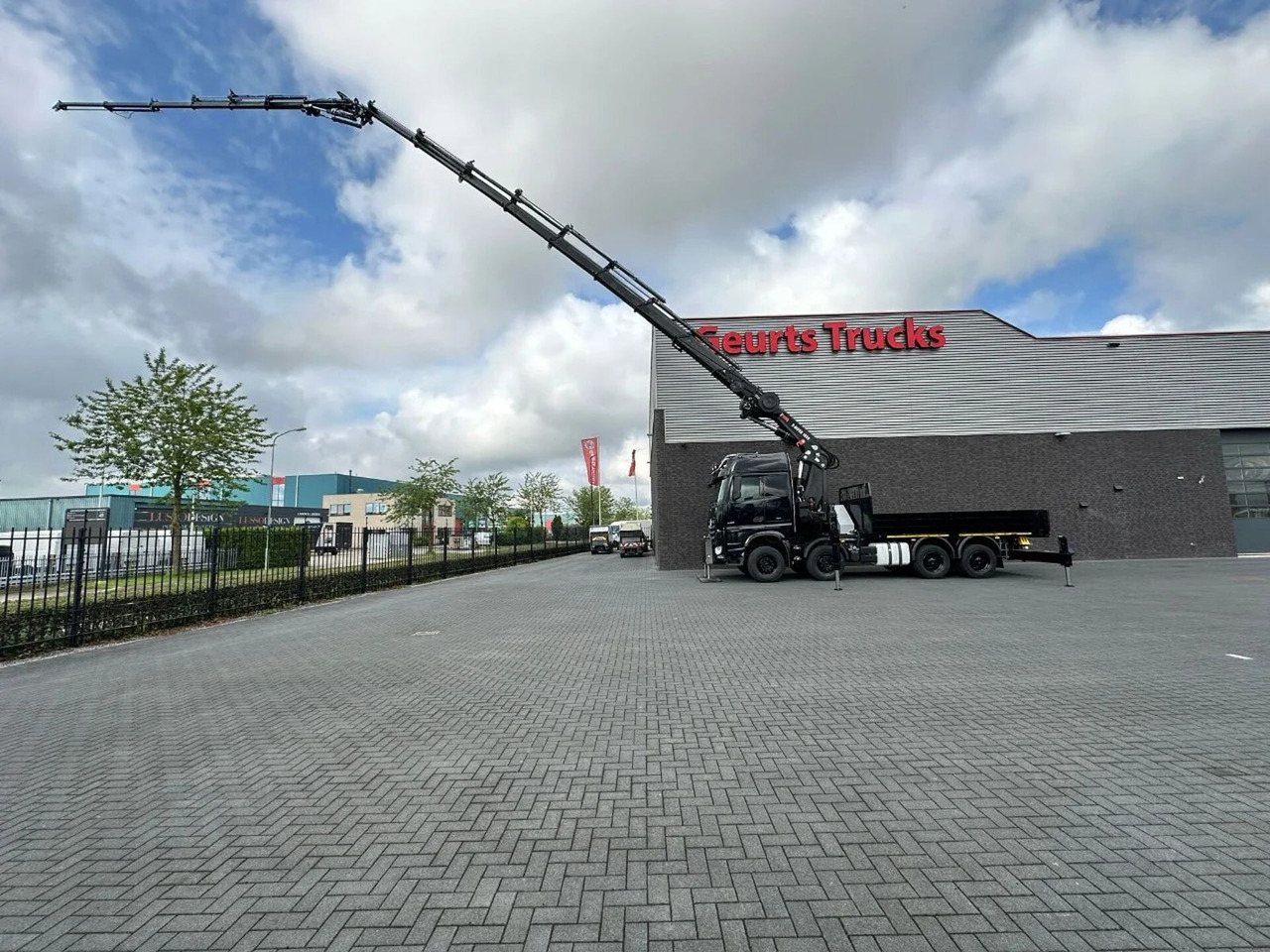 Mercedes-Benz Arocs 3251 8X4 + HIAB 1058 E-8 + JIB 150X-6 JDC - Camião grua: foto 4 Mercedes-Benz Arocs 3251 8X4 + HIAB 1058 E-8 + JIB 150X-6 JDC - Camião grua: foto 4