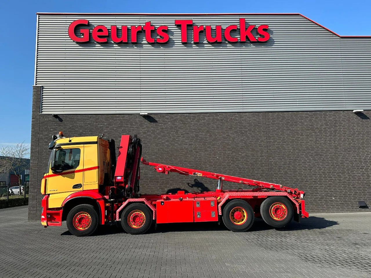 Mercedes-Benz Arocs 3253 L ENA 8X2/4 HMF2820 KRAAN / KRAN/ CRA - Camião polibenne, Camião grua: foto 1 Mercedes-Benz Arocs 3253 L ENA 8X2/4 HMF2820 KRAAN / KRAN/ CRA - Camião polibenne, Camião grua: foto 1