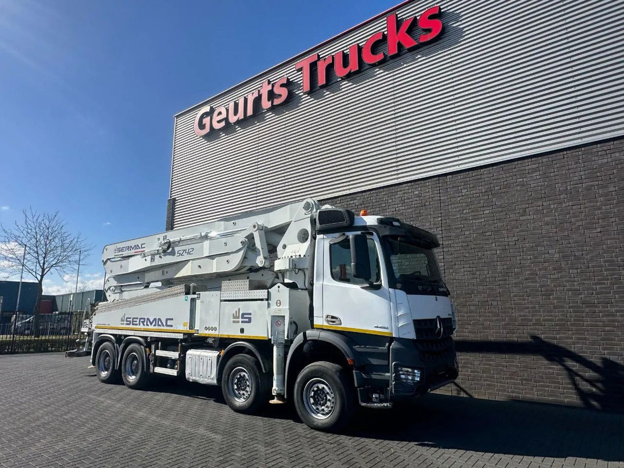 Mercedes-Benz Arocs 4451 8X4 + SERMAC 5Z42 BETONPOMP/BETONPUMP - Autobomba de betão: foto 5 Mercedes-Benz Arocs 4451 8X4 + SERMAC 5Z42 BETONPOMP/BETONPUMP - Autobomba de betão: foto 5