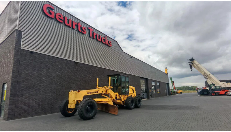 New Holland RG 200 B MOTORGRADER + RIPPER FROM 2012 HOURS 4237 - Motoniveladora: foto 2 New Holland RG 200 B MOTORGRADER + RIPPER FROM 2012 HOURS 4237 - Motoniveladora: foto 2